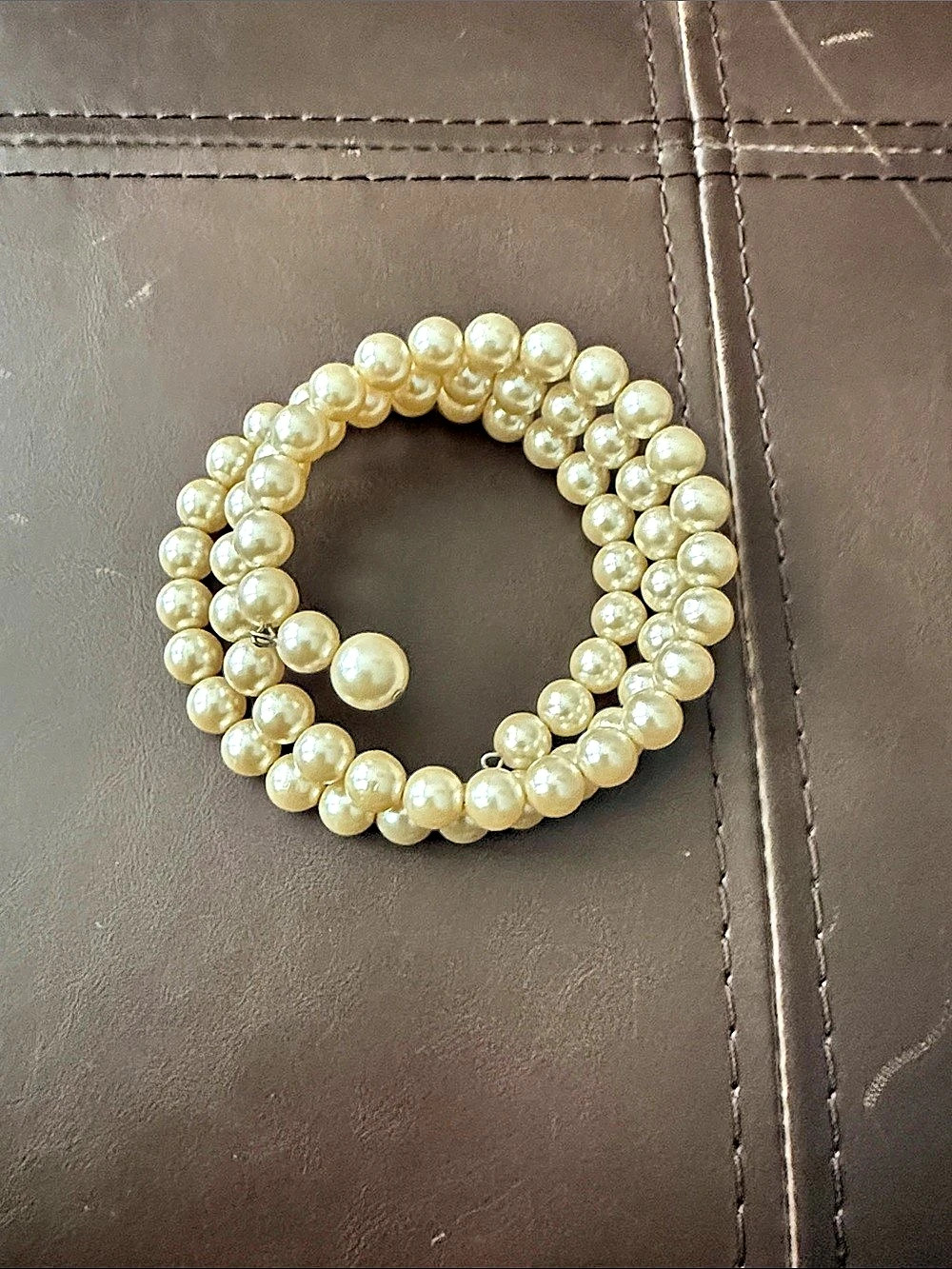 Pearl Bracelet in White Like New